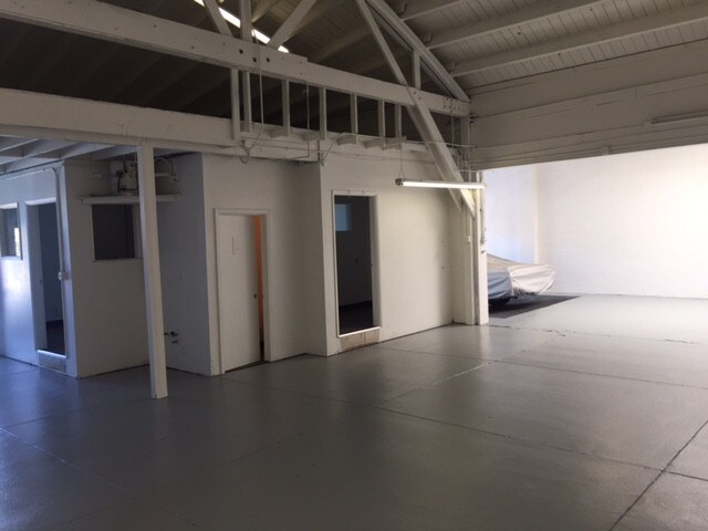 More Photos Of 704 S Railroad Ave, San Mateo Warehouse For Lease