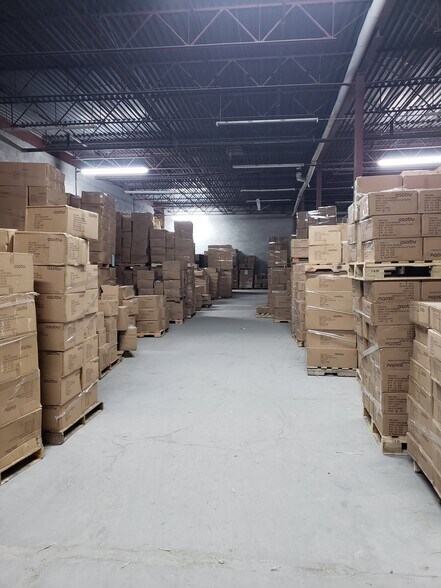 More Photos Of 165-185 Montée de Liesse, Montréal Warehouse For Sale