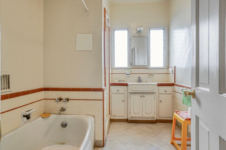 More Photos Of 728 S Genesee Ave, Los Angeles Apartments For Sale
