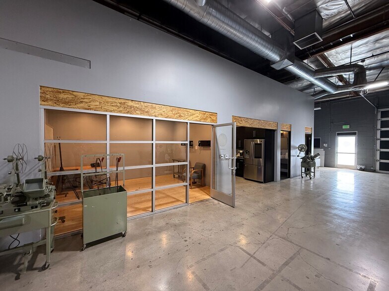 More Photos Of 620-624 N Victory Blvd, Burbank Warehouse For Lease