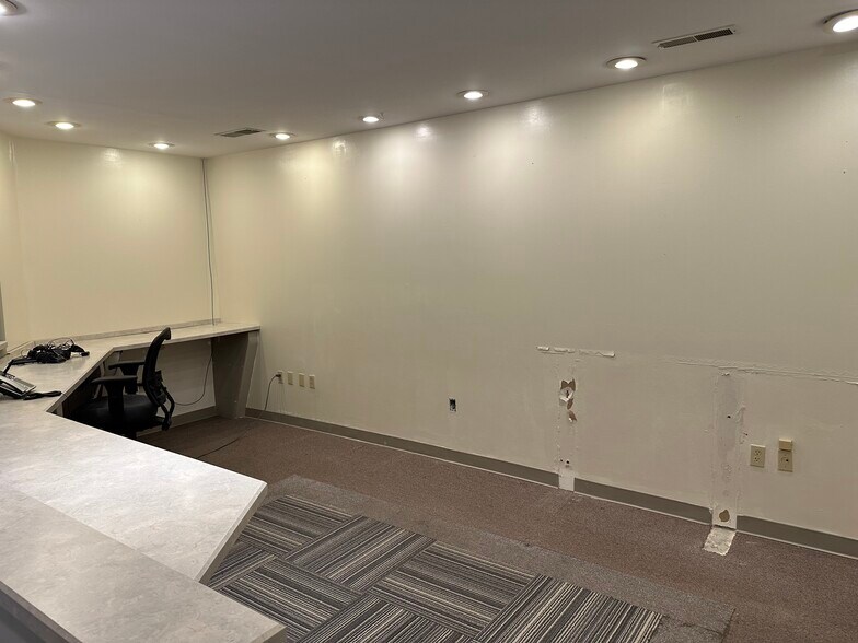 More Photos Of 6901-6909 Burlington Pike, Florence Medical For Sale