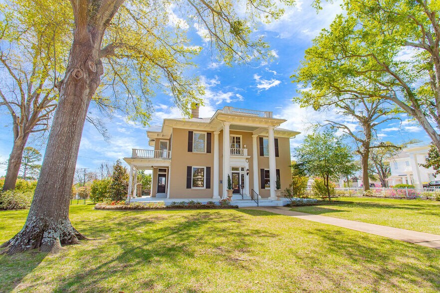 More Photos Of 313 E Charnwood St, Tyler Office For Lease