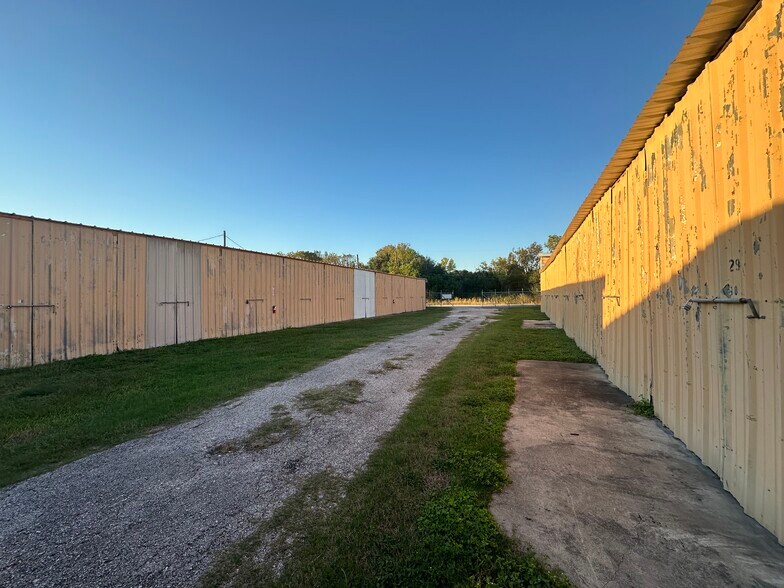 More Photos Of 3405 Lockheed st, Pearland Self Storage For Sale