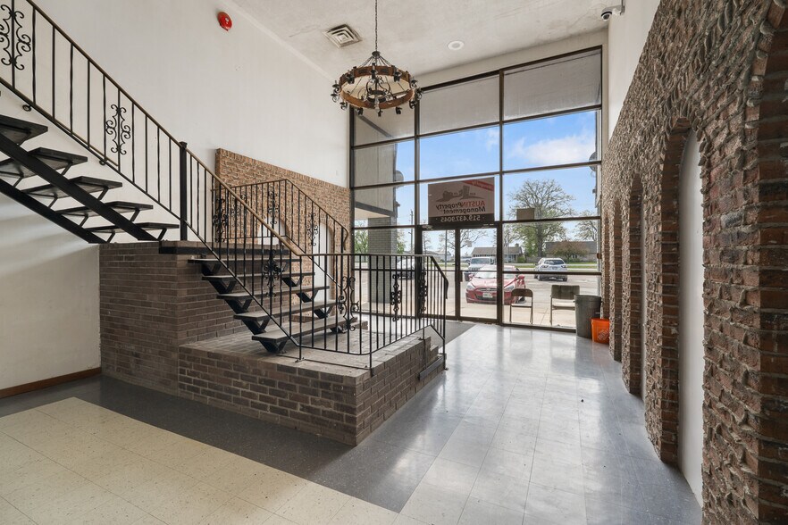 More Photos Of 2024 Dufferin Av, Wallaceburg Apartments For Sale