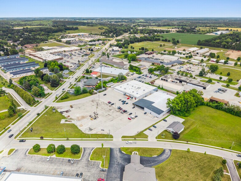 More Photos Of 1019 Egg Harbor Rd, Sturgeon Bay General Retail For Lease