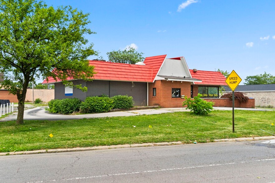 More Photos Of 1900 Tamarack Cir S, Columbus Fast Food For Lease