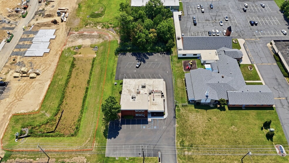 More Photos Of 1568 Woodbourne Rd, Levittown Office For Lease