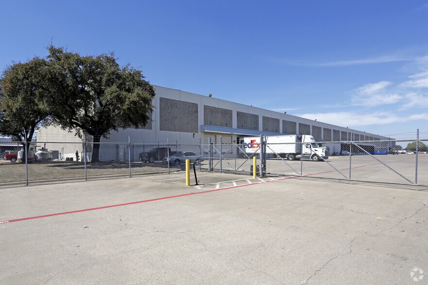 More Photos Of 807-809 110th St, Arlington Distribution For Lease