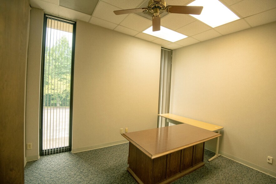 More Photos Of 1330 N Park St, Carrollton Medical For Lease