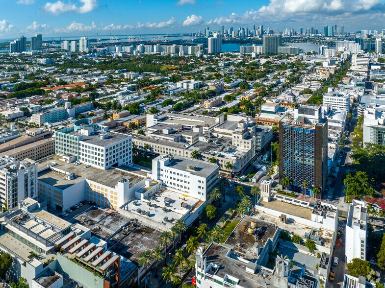 More Photos Of 420 Lincoln Rd, Miami Beach Loft Creative Space For Lease