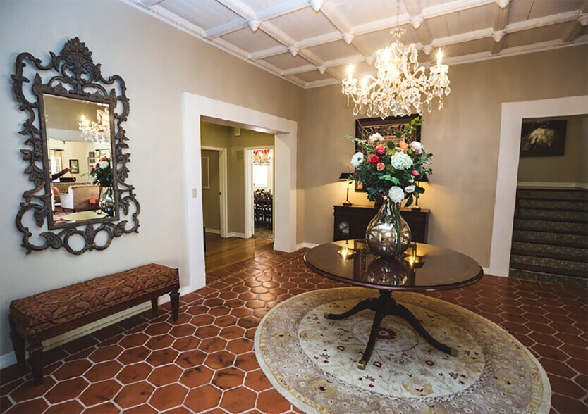 More Photos Of 624 Hilgard Ave, Los Angeles Apartments For Sale