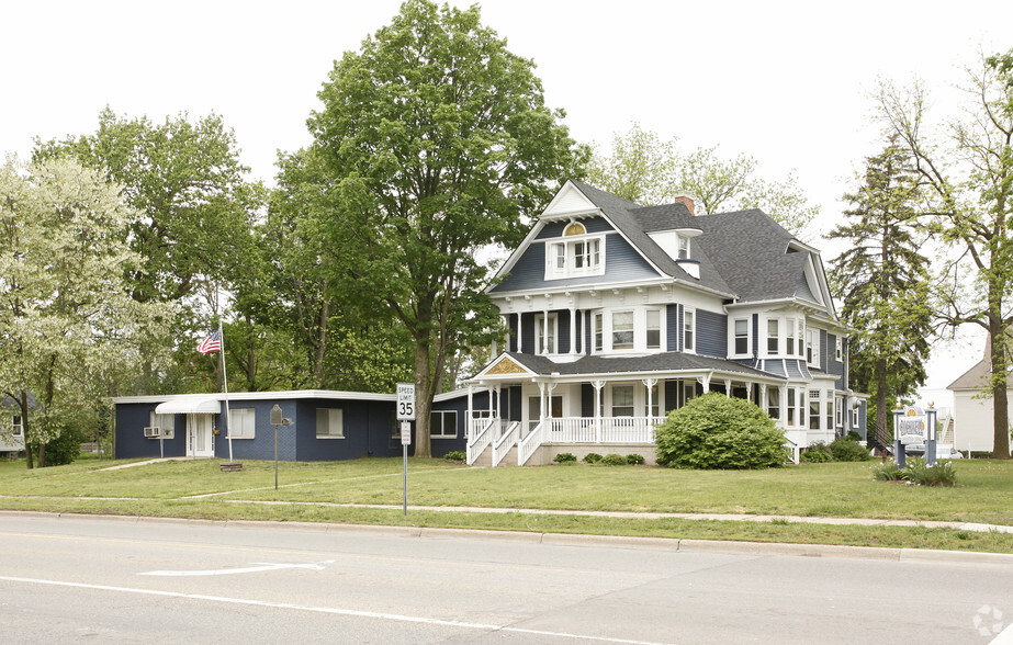 Primary Photo Of 202 W Shiawassee Ave, Fenton Rehabilitation Center For Lease