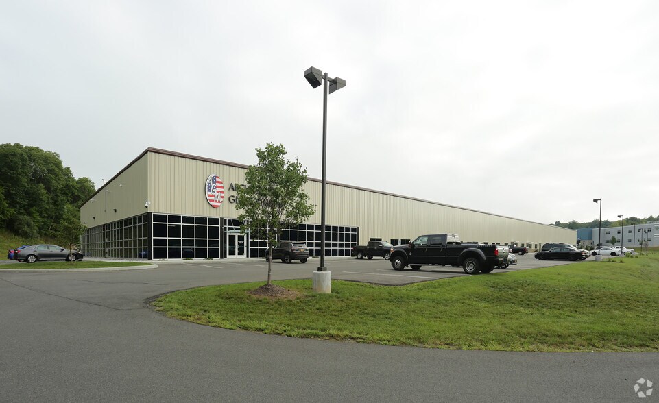 More Photos Of 3 Liebich Ln, Clifton Park Warehouse For Lease