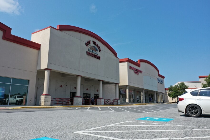 More Photos Of 2090 Lincoln Hwy E, Lancaster General Retail For Lease