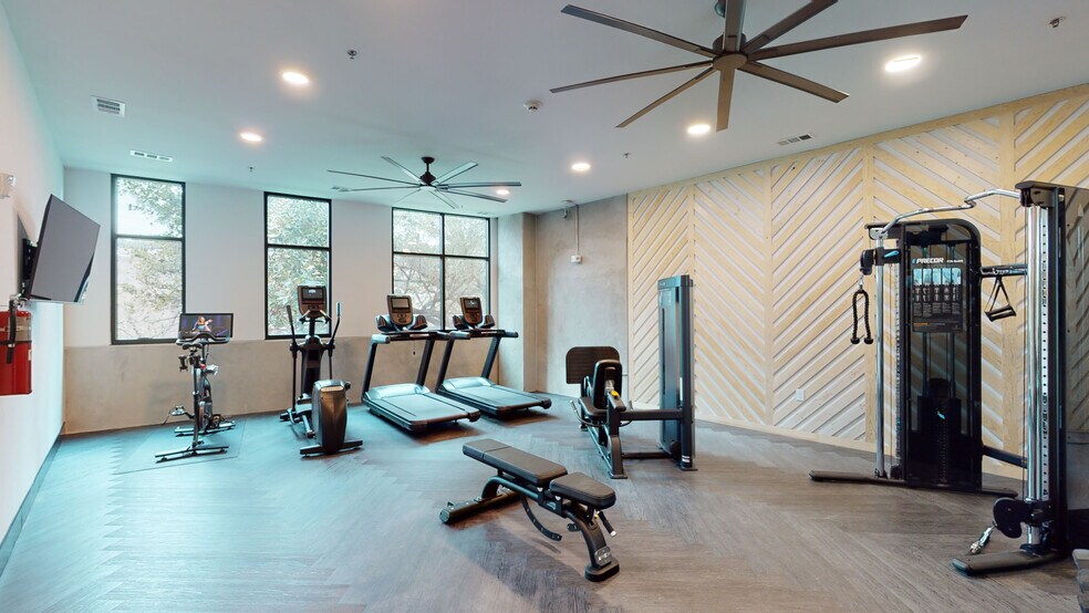 More Photos Of 2500 Longview St, Austin Apartments For Lease