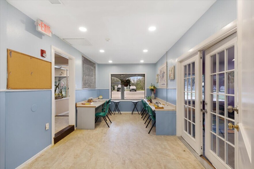 More Photos Of 2121 N Grand Blvd, Pearland Specialty For Sale