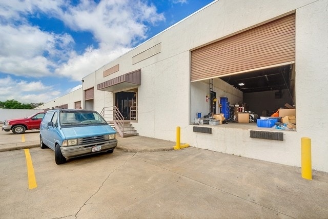 More Photos Of 801-827 Luke St, Irving Light Distribution For Lease