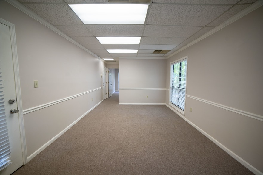 More Photos Of 875 Old Roswell Rd, Roswell Office For Sale