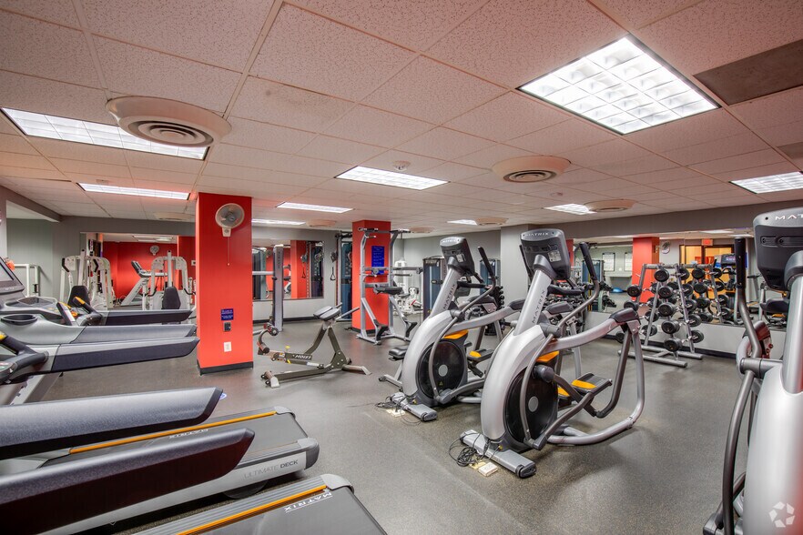 More Photos Of 5480 Wisconsin Ave, Chevy Chase Apartments For Lease