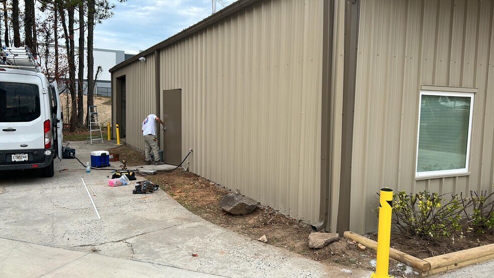 More Photos Of 1484 Lake City Industrial Ct, Morrow Flex For Sale