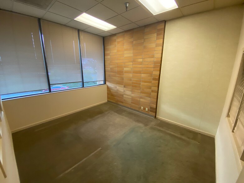 More Photos Of 1140-1144 Willagillespie Rd, Eugene Office For Sale