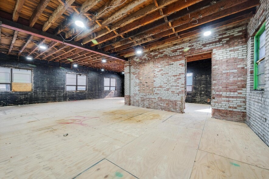 More Photos Of 1539 Covert St, Ridgewood Warehouse For Lease