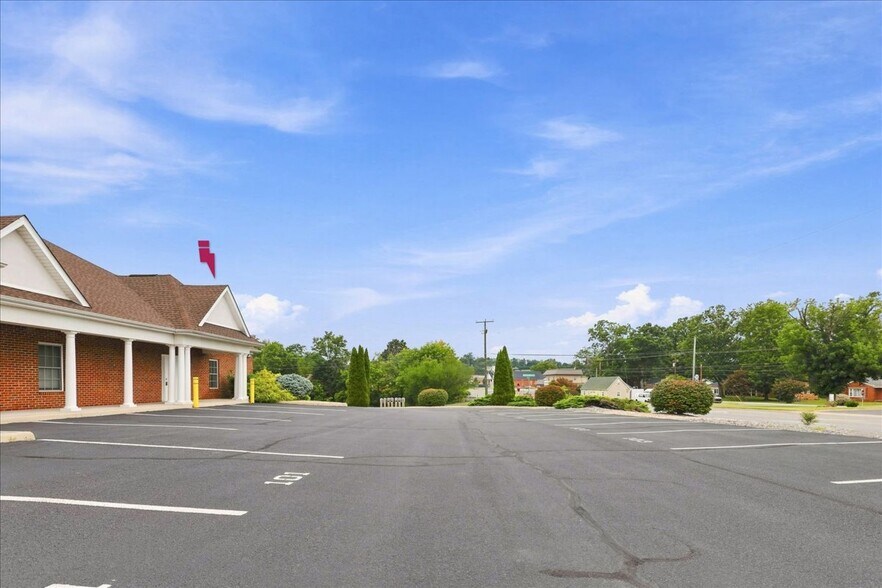 More Photos Of 1563 Jefferson Hwy, Fishersville Office For Lease