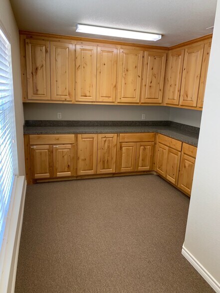 More Photos Of 1310 Weatherford Hwy, Granbury Light Distribution For Lease