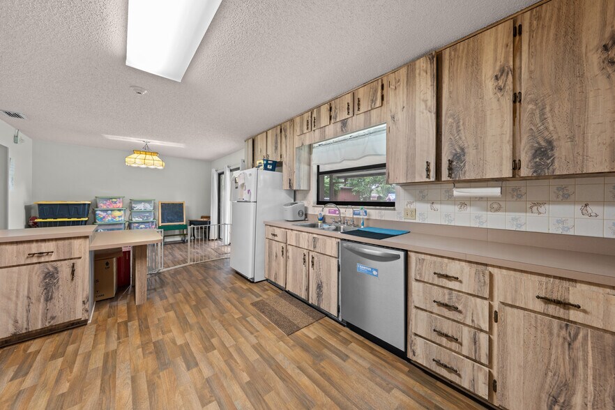 More Photos Of 102 S Highland St, Bushnell Daycare Center For Sale