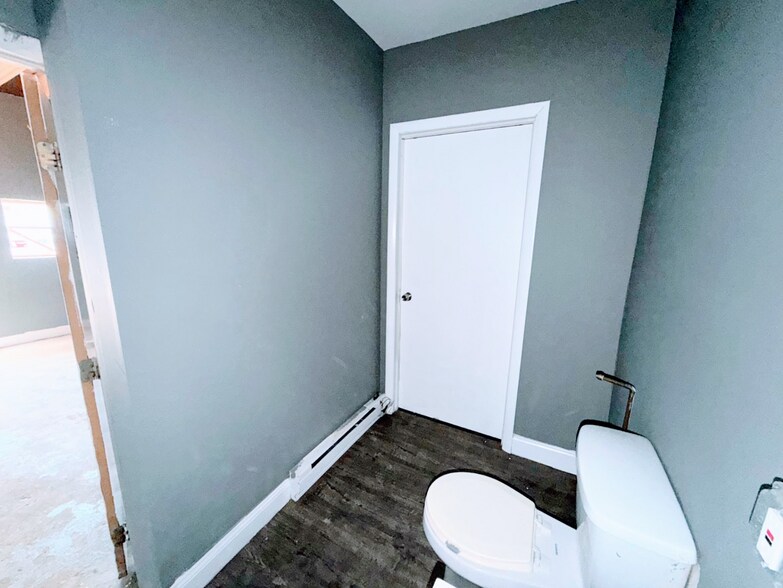 More Photos Of 300 W Coulter St, Philadelphia Flex For Lease