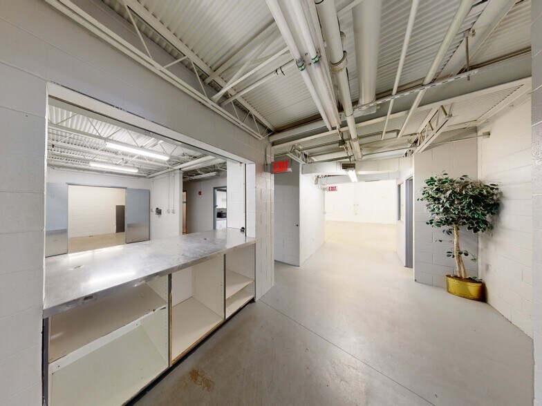 More Photos Of 855 E Grand Ave, Lake Villa Auto Dealership For Sale