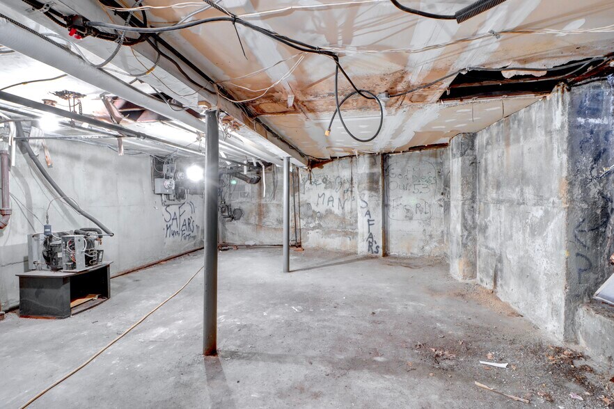 More Photos Of 60-35 Fresh Pond Rd, Maspeth Storefront Retail Residential For Lease
