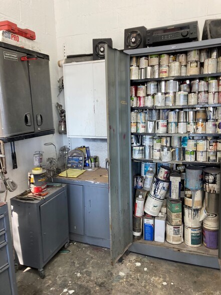 More Photos Of 905 Dundalk Ave, Baltimore Auto Dealership For Sale