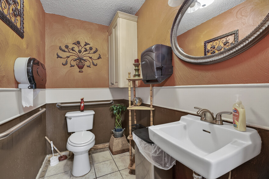 More Photos Of 4849 Mercer University Dr, Macon-Bibb Storefront For Sale