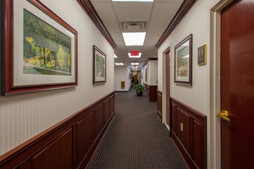 More Photos Of 285 Middle Country Rd, Smithtown Medical For Lease