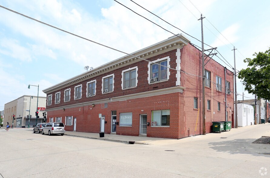 More Photos Of 1410 S 72nd St, West Allis Storefront Retail Residential For Sale