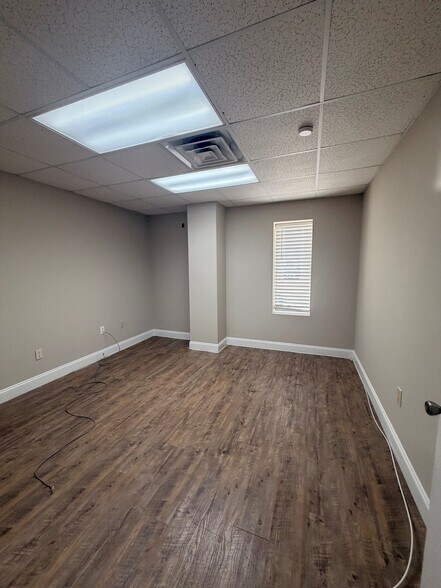 More Photos Of 4850 Collins Rd, Jacksonville Warehouse For Lease
