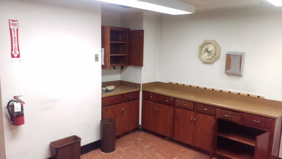 More Photos Of 112 N Grand Ave, Nogales General Retail For Sale