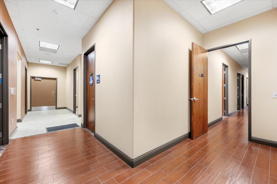 More Photos Of 7206 N Milburn Ave, Fresno Medical For Lease