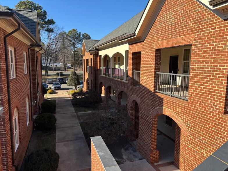 More Photos Of 2307 N Parham Rd, Richmond Office For Lease