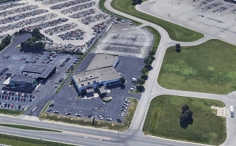 Primary Photo Of 5303 W Pike Plaza Rd, Indianapolis Auto Dealership For Lease