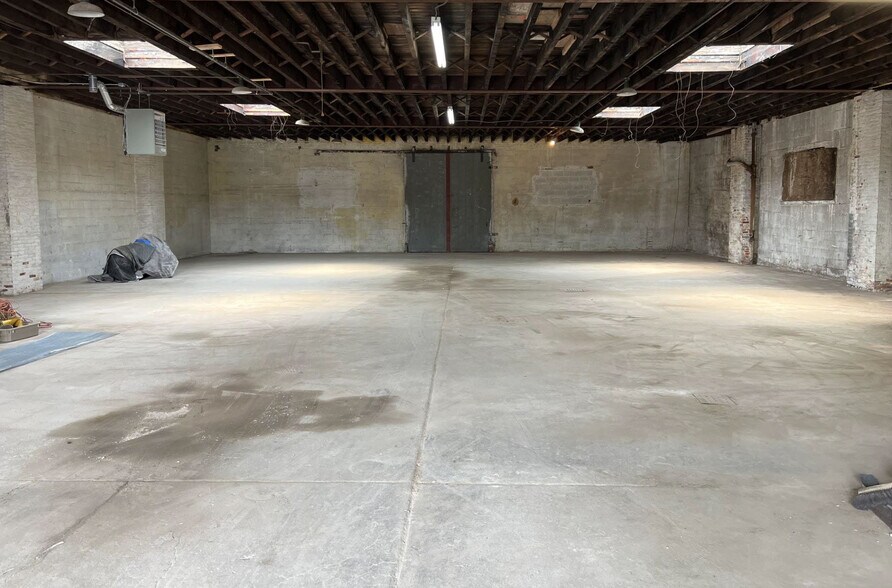More Photos Of 1462 Schenectady Ave, Brooklyn Warehouse For Lease