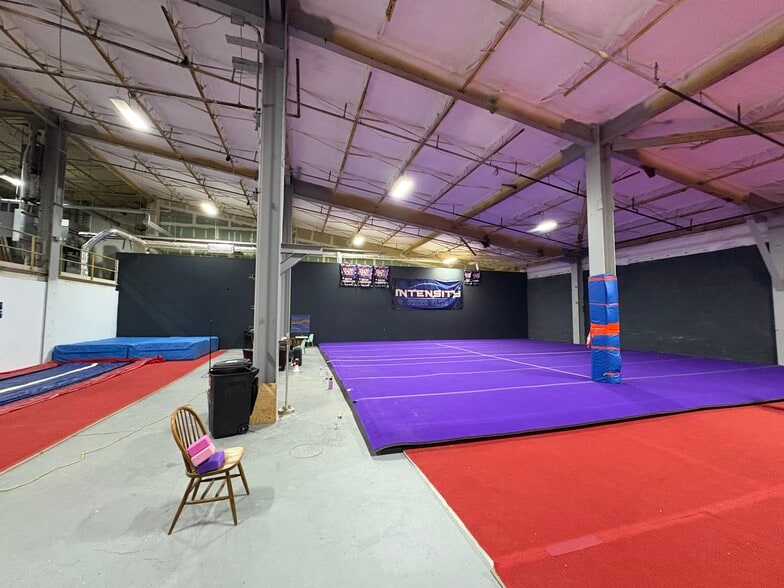 More Photos Of 586 Lewiston Junction Rd, Auburn Distribution For Sale