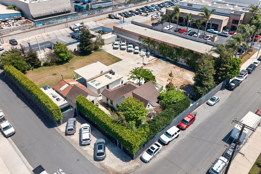 Primary Photo Of 17066 Palmdale Ln, Huntington Beach Contractor Storage Yard For Sale