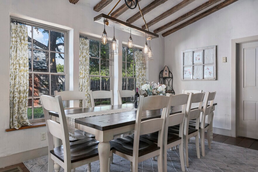 More Photos Of 104 E Austin St, Fredericksburg Storefront Retail Residential For Sale