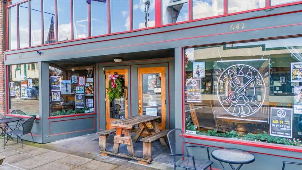 More Photos Of 657 E Main St, Cottage Grove Restaurant For Sale