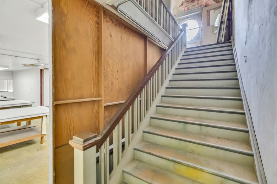 More Photos Of 10 S School St, Lodi Storefront Retail Office For Sale