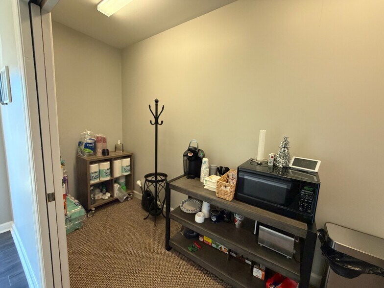 More Photos Of 9 W Broad St, Newnan Medical For Lease