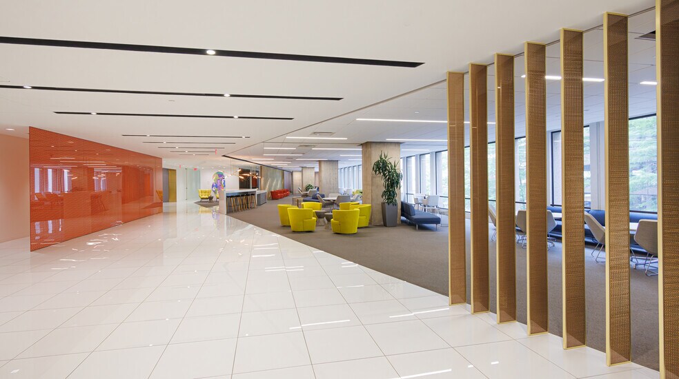 More Photos Of 717 N Harwood St, Dallas Office For Lease