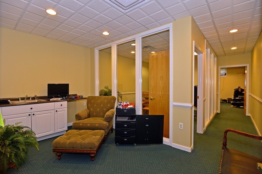 More Photos Of 188 E Bergen Pl, Red Bank Office For Sale